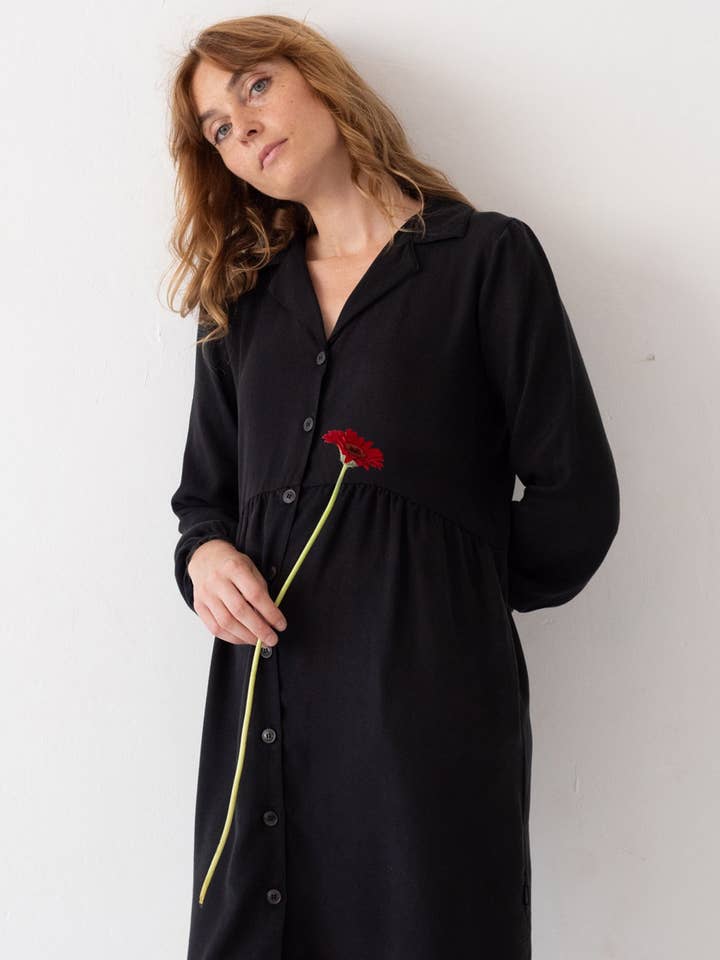 Robe-chemise Tracy 100 % Tencel en noir pour la vente par Tiralahilacha