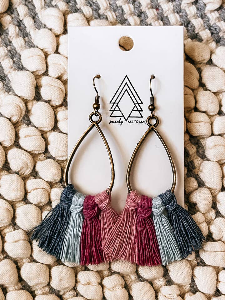 Bleus et violets pour la vente par Purely Macrame