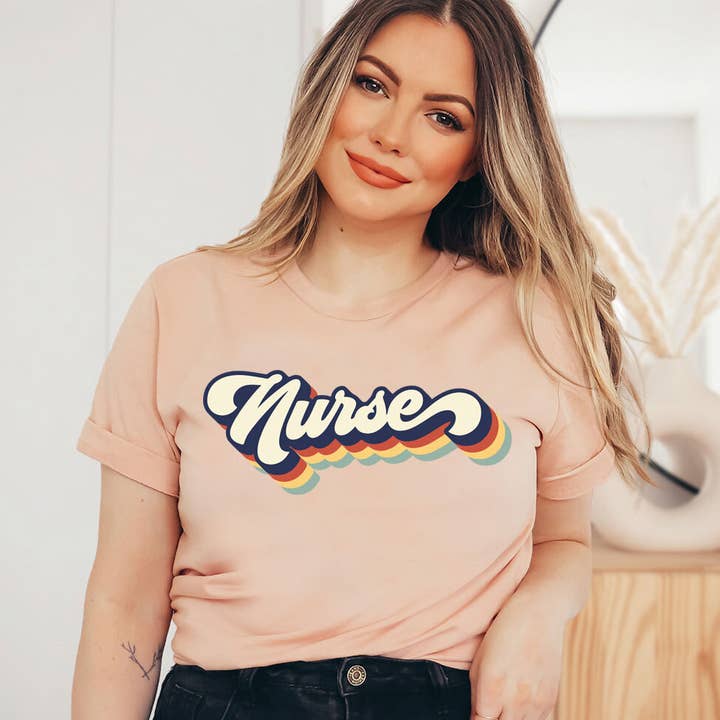 Infirmière multicolore - T-shirt d'infirmière rétro pour la vente par House Of Rodan