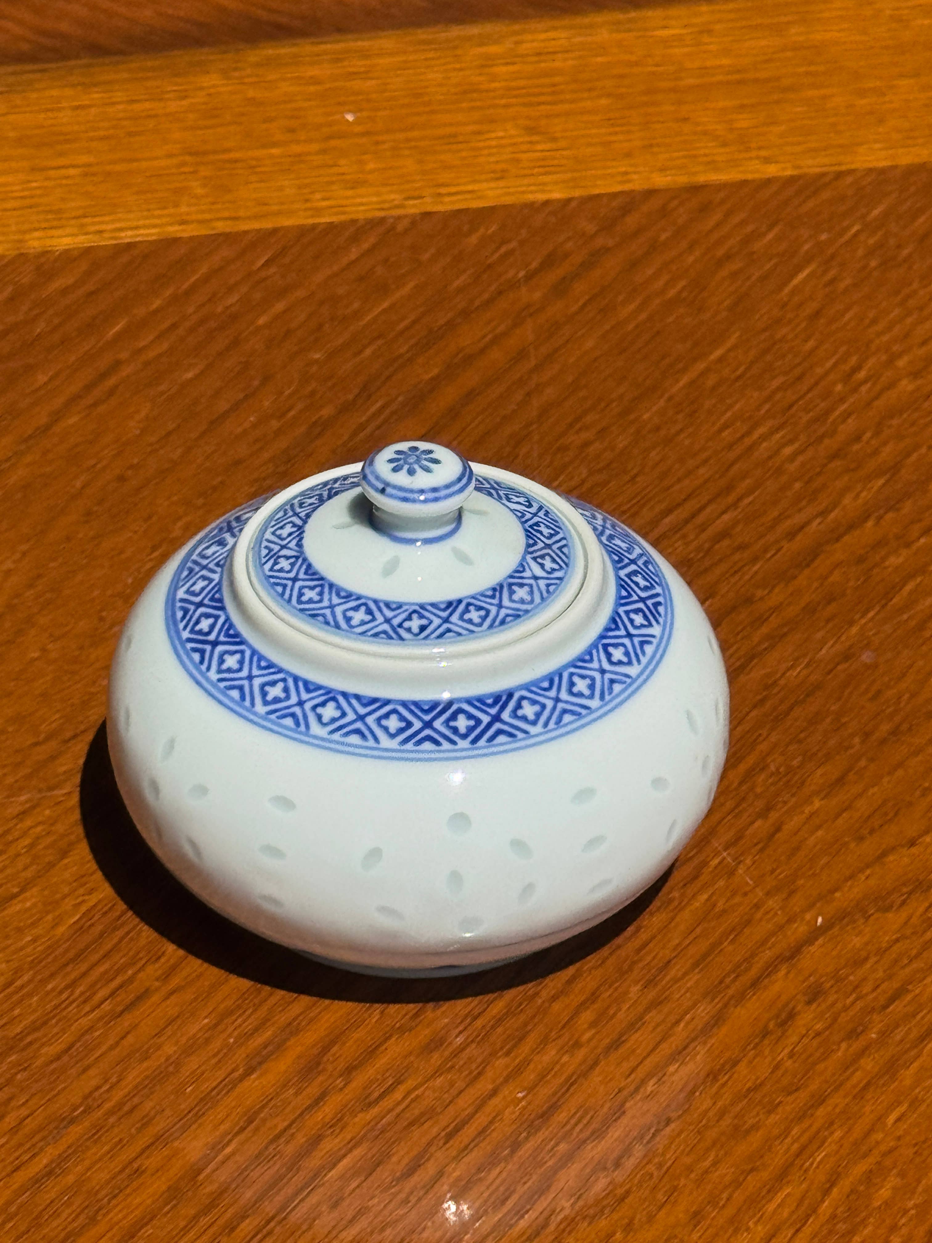 Office Objets - Wholesale Tea Set - Small Chinese tea set with 6 cups and saucers6