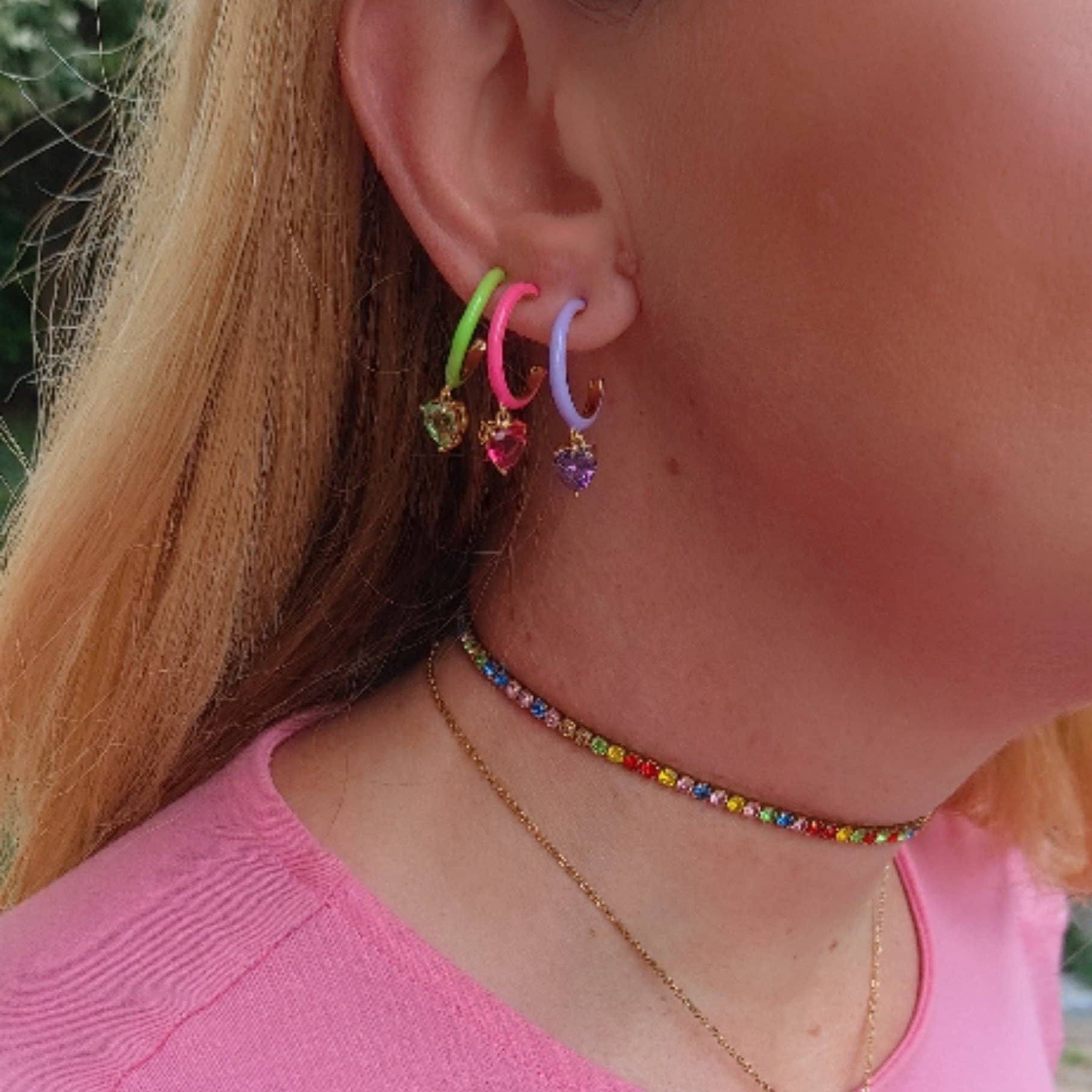 Daemon srls - Wholesale Hoop Earrings - CHERIE FLUO - HOOPS - PAIO orecchini a cerchio smaltati con cubic zirconia a forma di cuore12