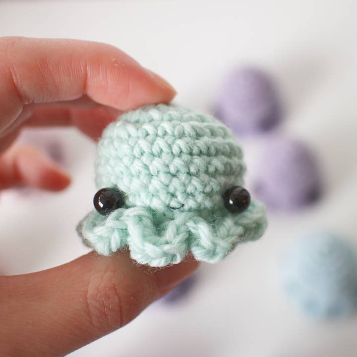 Mohu – Engroshandel Nøglering - Unisex – Hæklet blæksprutte amigurumi legetøj, ornament eller nøglering10