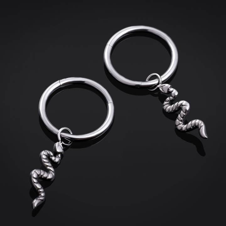 Anel de Nariz Clicker em Titânio Prateado ASTM F136 com Pendente de Cobra por atacado de Custom Plugs