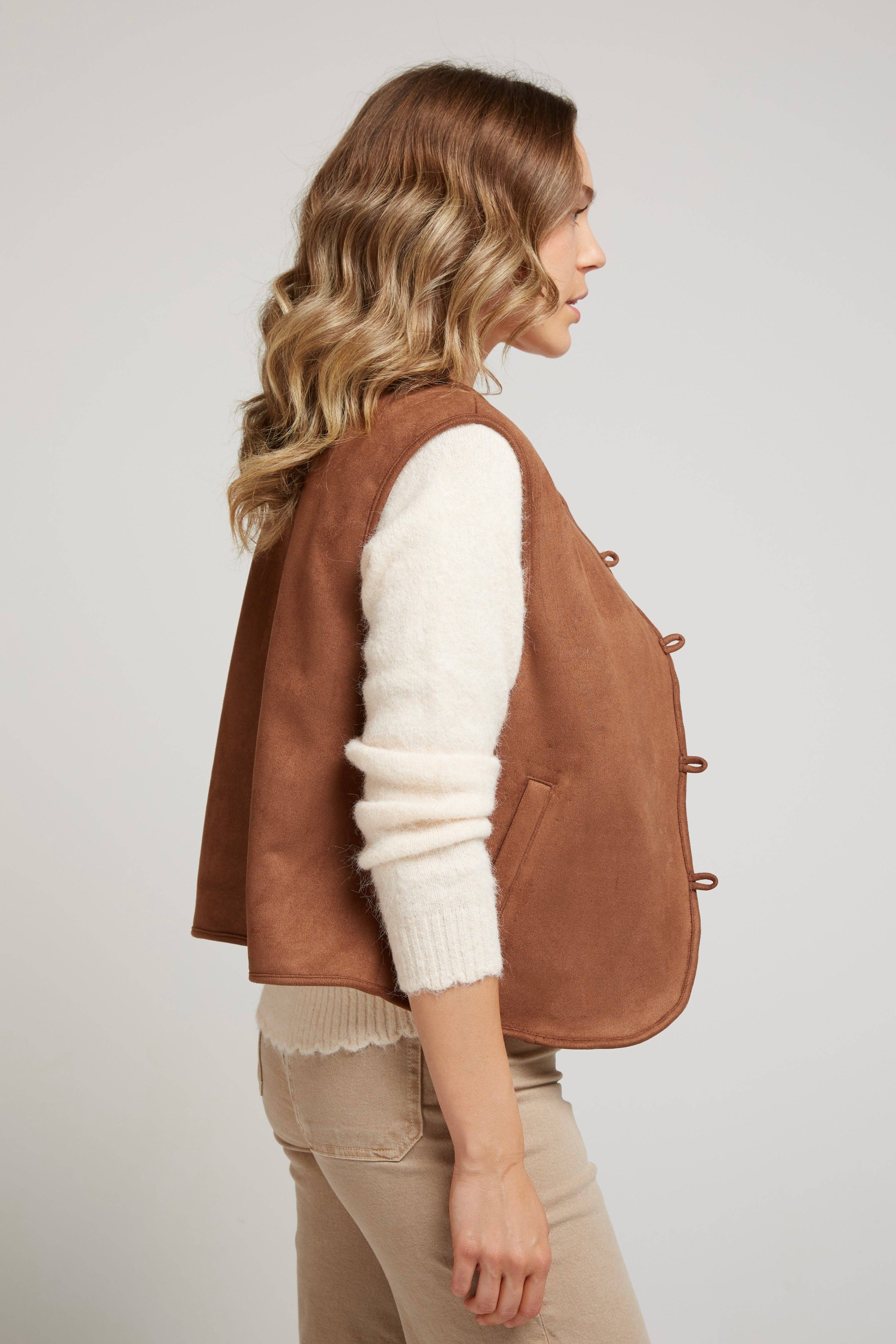 Andy & Lucy – Großhandel Strickjacke – Damen – GERALT - Wendejacke aus weichem Wildlederimitat3