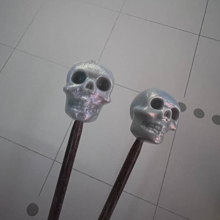 Knitting is Metal – Artigos de tricô/crochê por atacado – Tampões de Agulha de Caveira (Opções de Cores)7