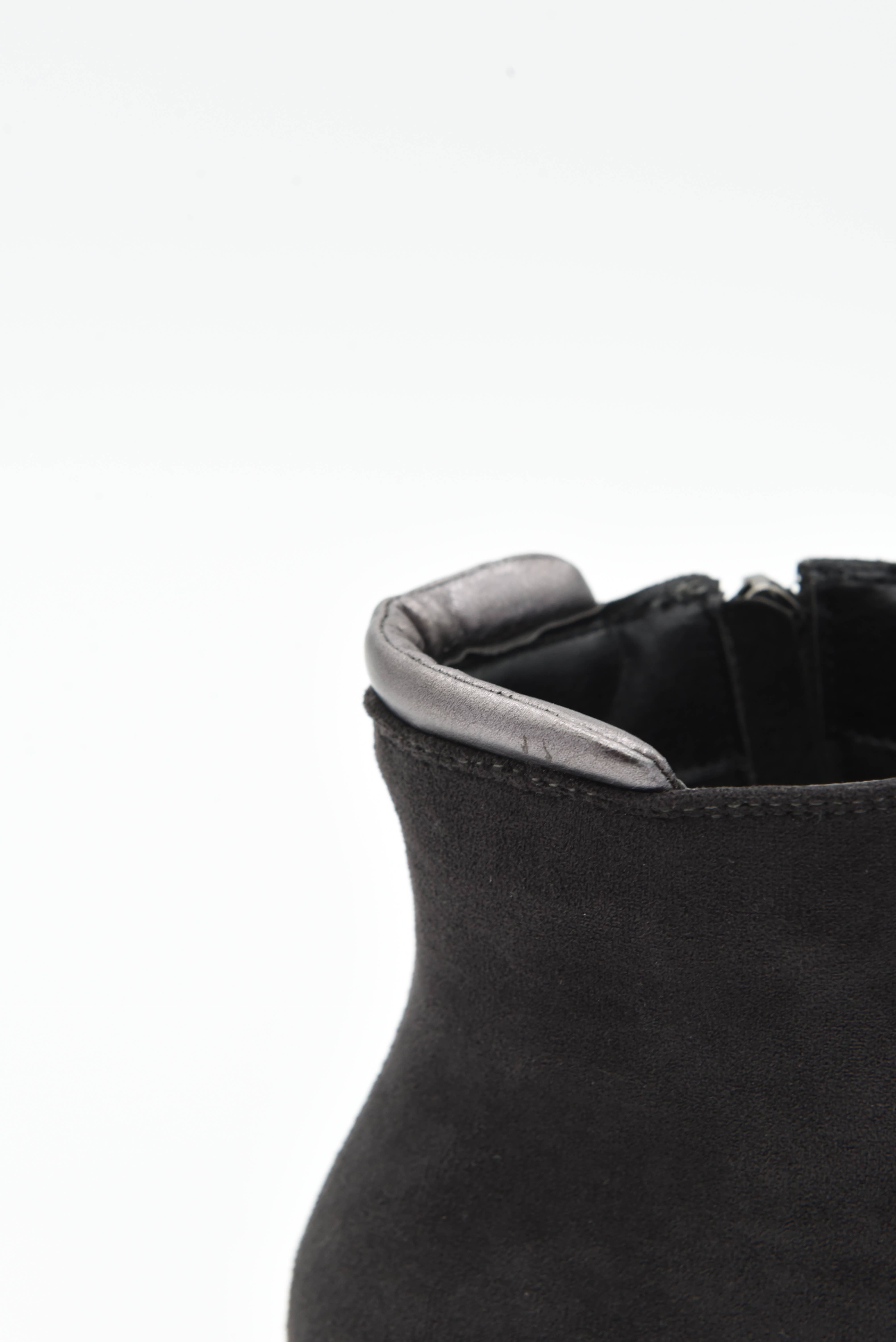 Azarey - Wholesale Booties - Women's - Bicolor ankle boot with front zipper 462K274 7