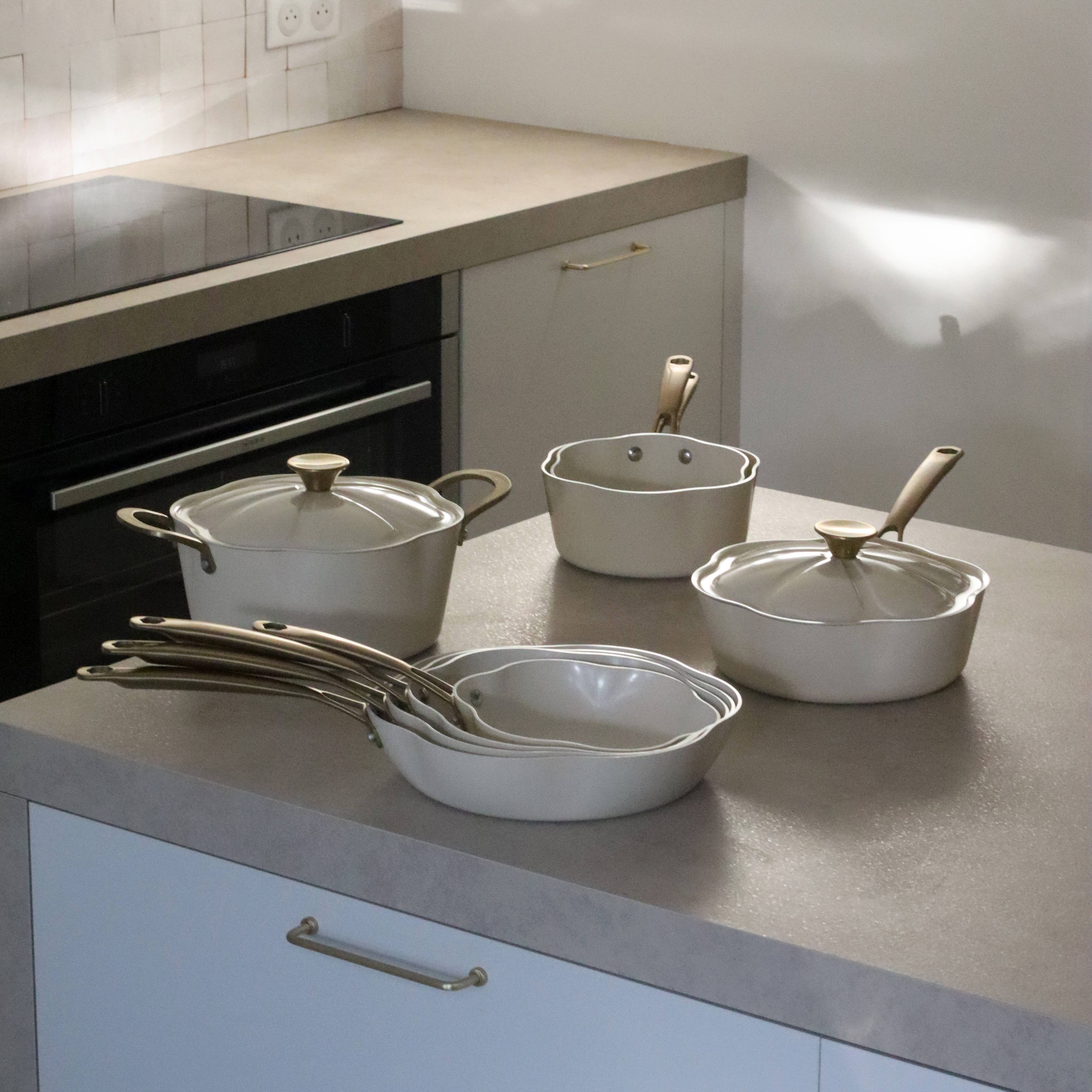 Menastyl - Wholesale Cooking Pot - Dahlia Dutch oven 24cm in recycled beige aluminum with lid7