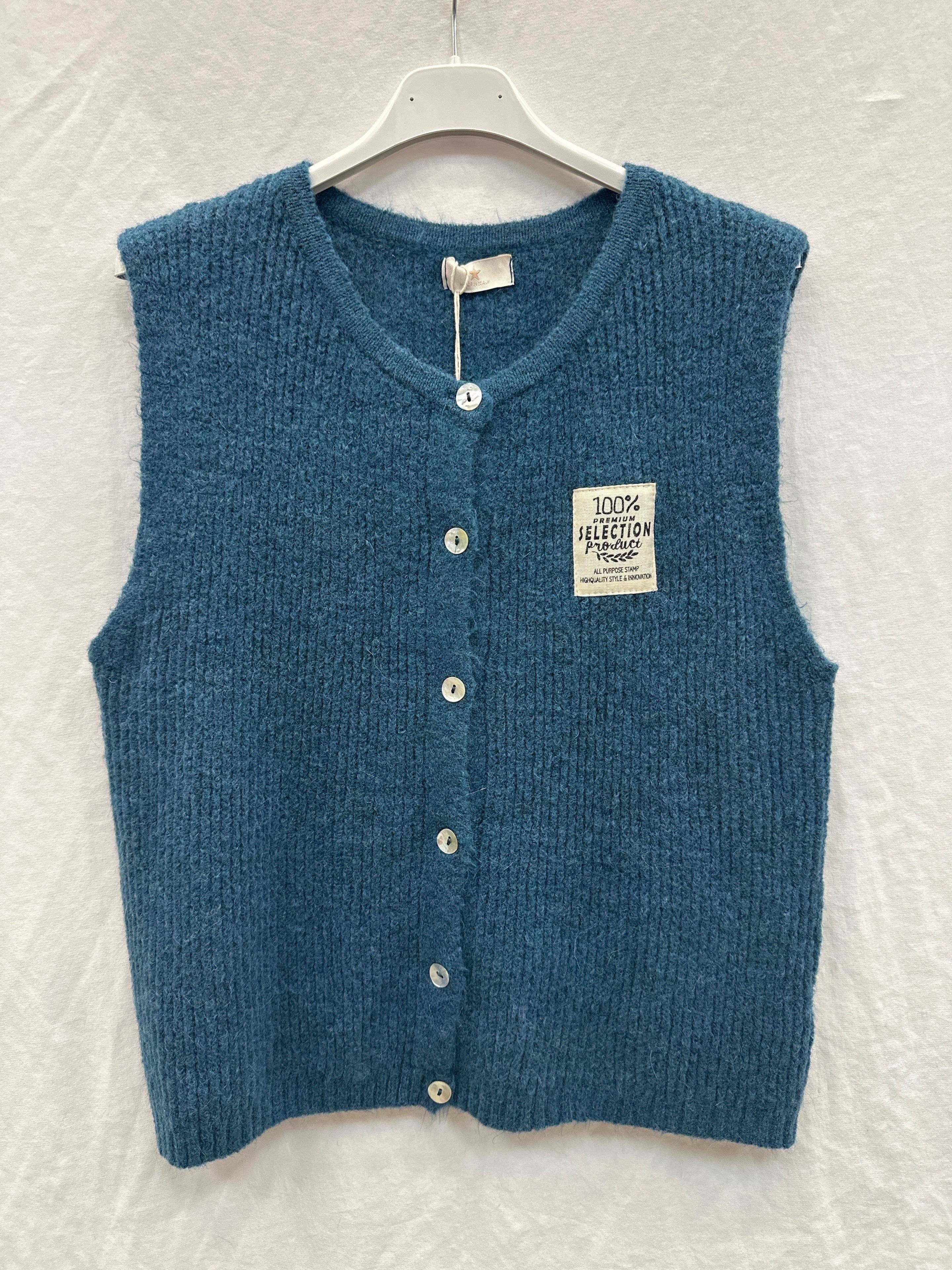 Mimi & Gogo - Wholesale Outerwear Vest - Women's - Knit vest with patch @35577_GiEcussonMaille17