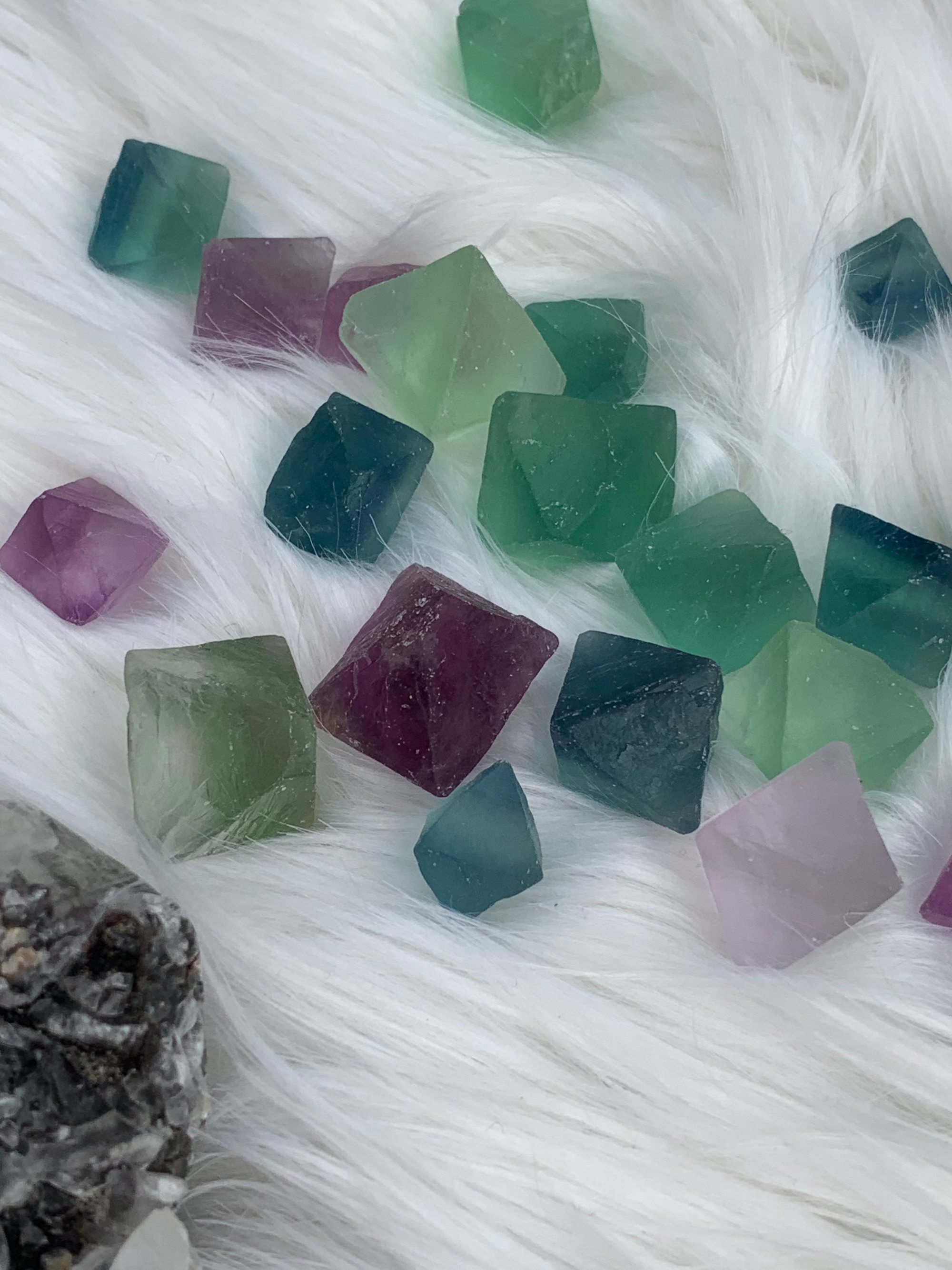 Wild Peonies Xo - Wholesale Spiritual Stone/Crystal - Rainbow Fluorite Octahedron - Rare - China3