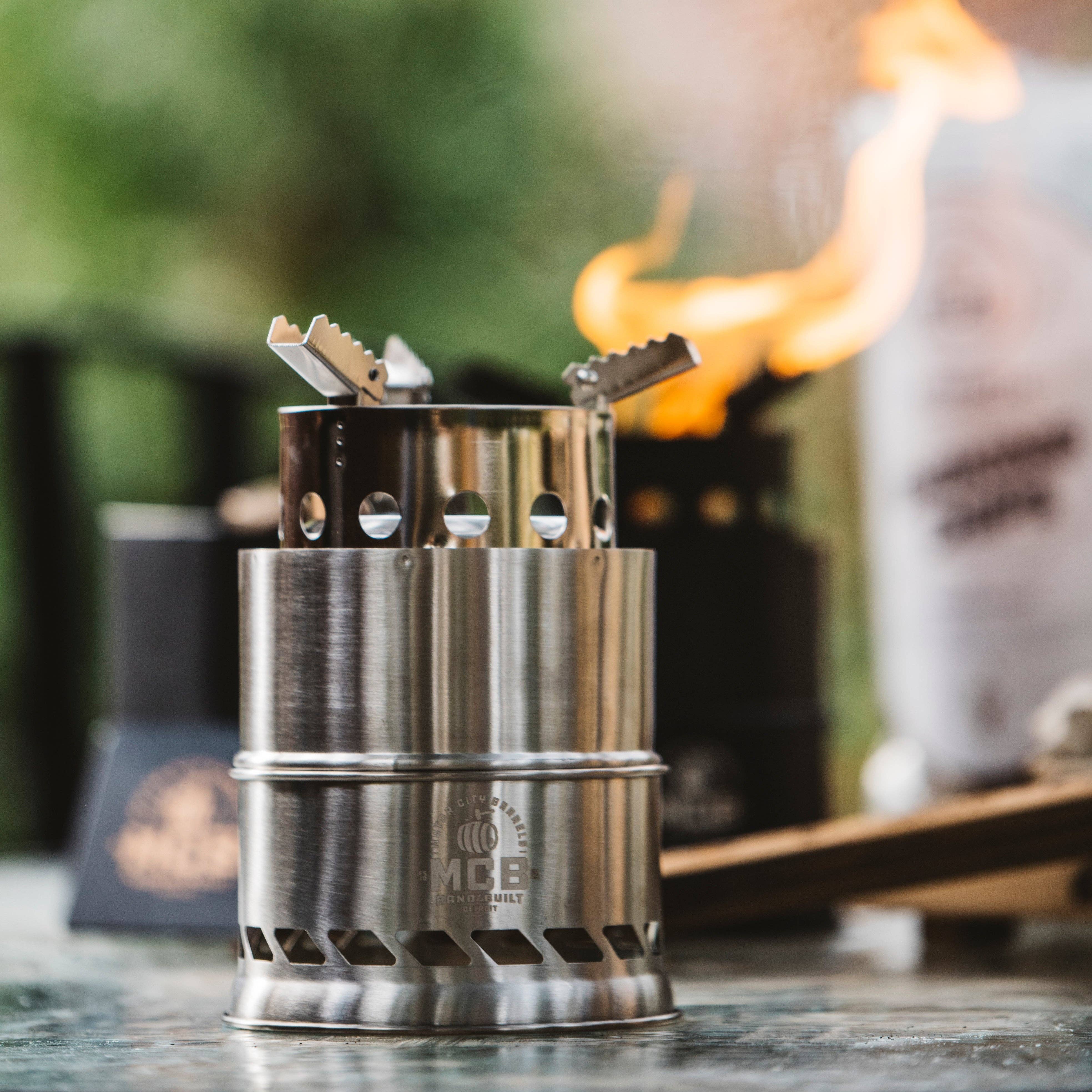 Motor City Barrels – Poço de fogo por atacado – Mini fogueira sem fumaça com cubos de madeira para defumar em barril9