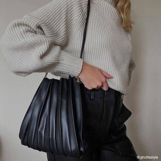 Melie Bianco – Bolsa de ombro – Mulher por atacado – Carrie Black Pleated Vegan Shoulder Bag Pré-encomenda 15/36