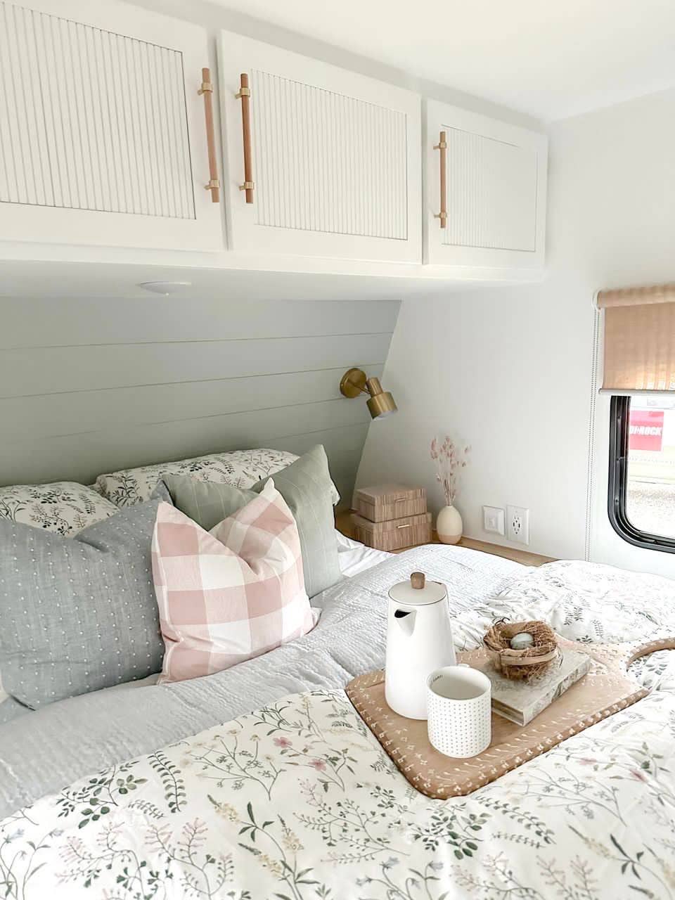 Textileish – wholesale Prydnadskuddfodral – Designer ljusblå ländryggsöverdrag, blå pricktexturerad kudde6