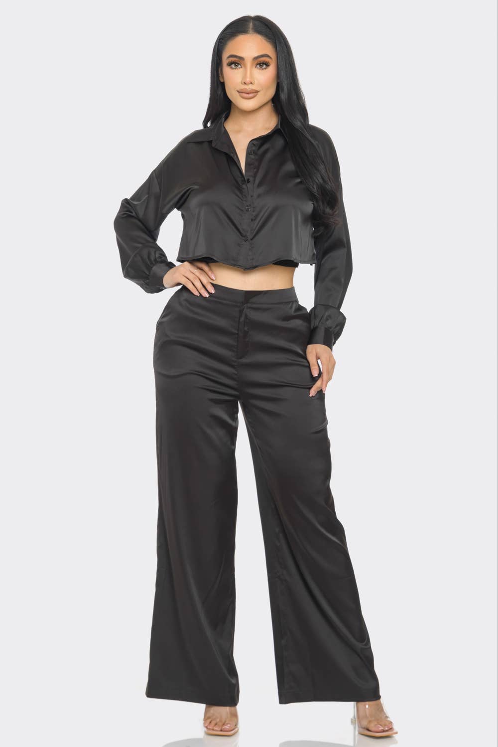 CAPSULLE – Großhandel Set aus Oberteil und Hose (NICHT Loungewear) – Damen – Set aus Satin mit Knopfleiste und ausgeschnittenem Rückendetail9