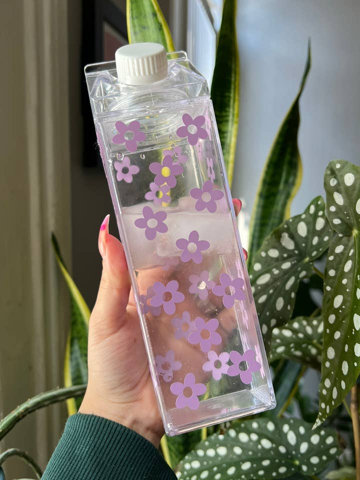 Bouteille d'eau en carton de fleur de lavande pour la vente par Anissa Yanira Shop