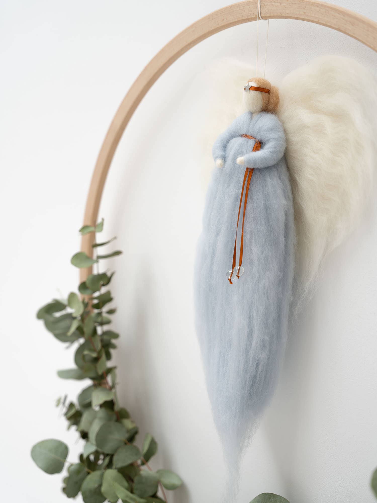 Jurianne Matter - Vente Figurine décorative - Ange en laine IRINI - bleu doux4