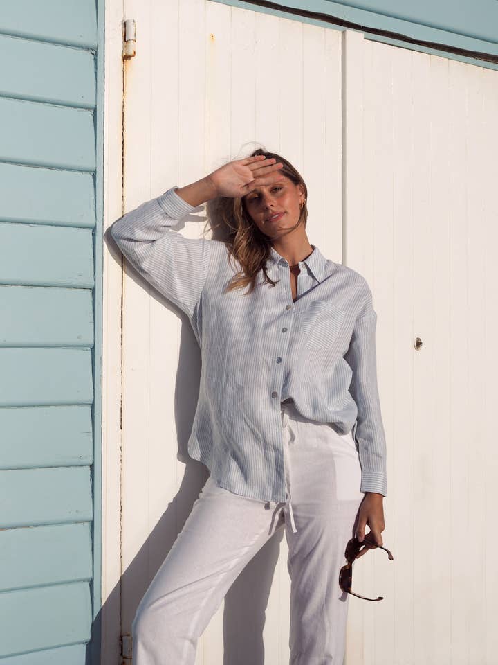 Chemise en lin à rayures bleues pour la vente par Anto Apparel