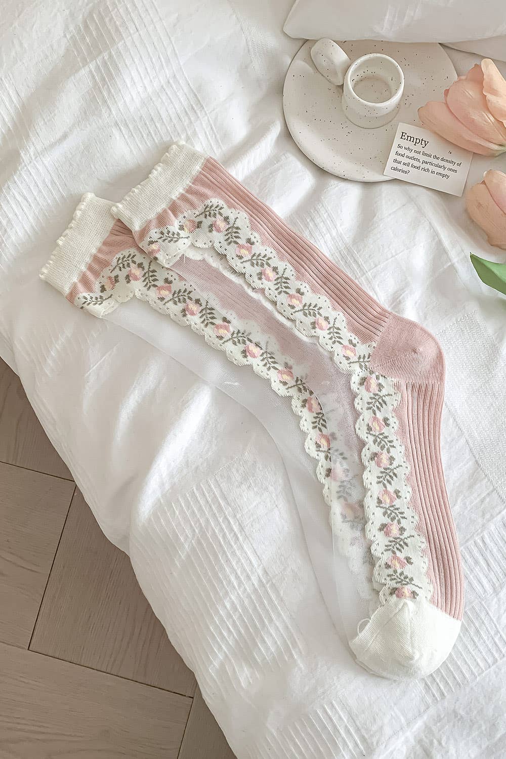 Rose Chaussettes transparentes avec dentelle florale 🤍🌸 en vente sur Faire3