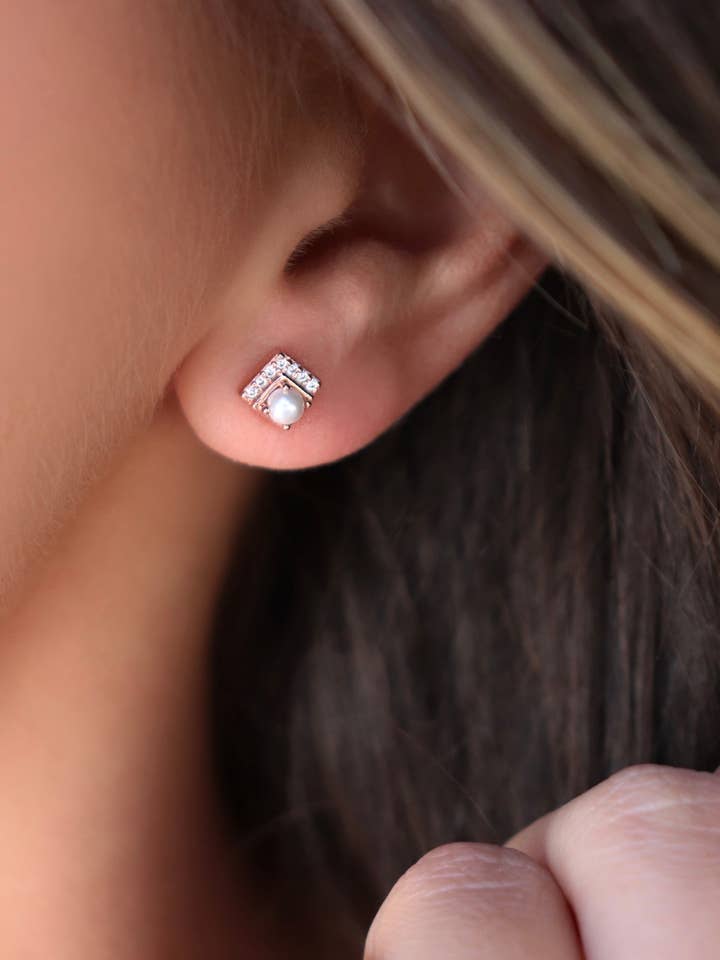 Boucle d'oreille en argent sterling, or rose et perles en zircone cubique pour la vente par Humble + Spark