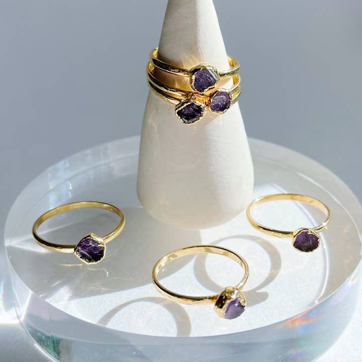 Delicado anillo de amatista ~ plata 925 chapada en oro para venta al por mayor de GeoMetricGem