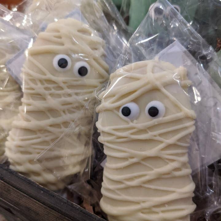 Nardello's Chocolates & Confections - Wholesale - White Chocolate Nutter Butter Mummy Cookie