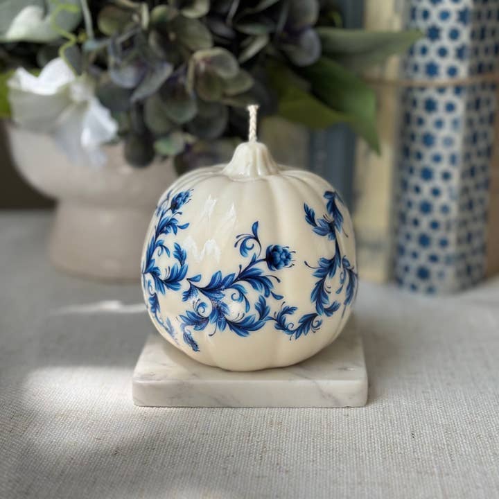 OH MY BOX - Wholesale Novelty Candle - Vintage Pumpkin Candle | Glossy Blue White Toile Design11