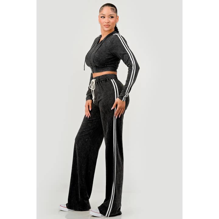 To-delt sæt med sidestribe for engroshandel hos Style Up