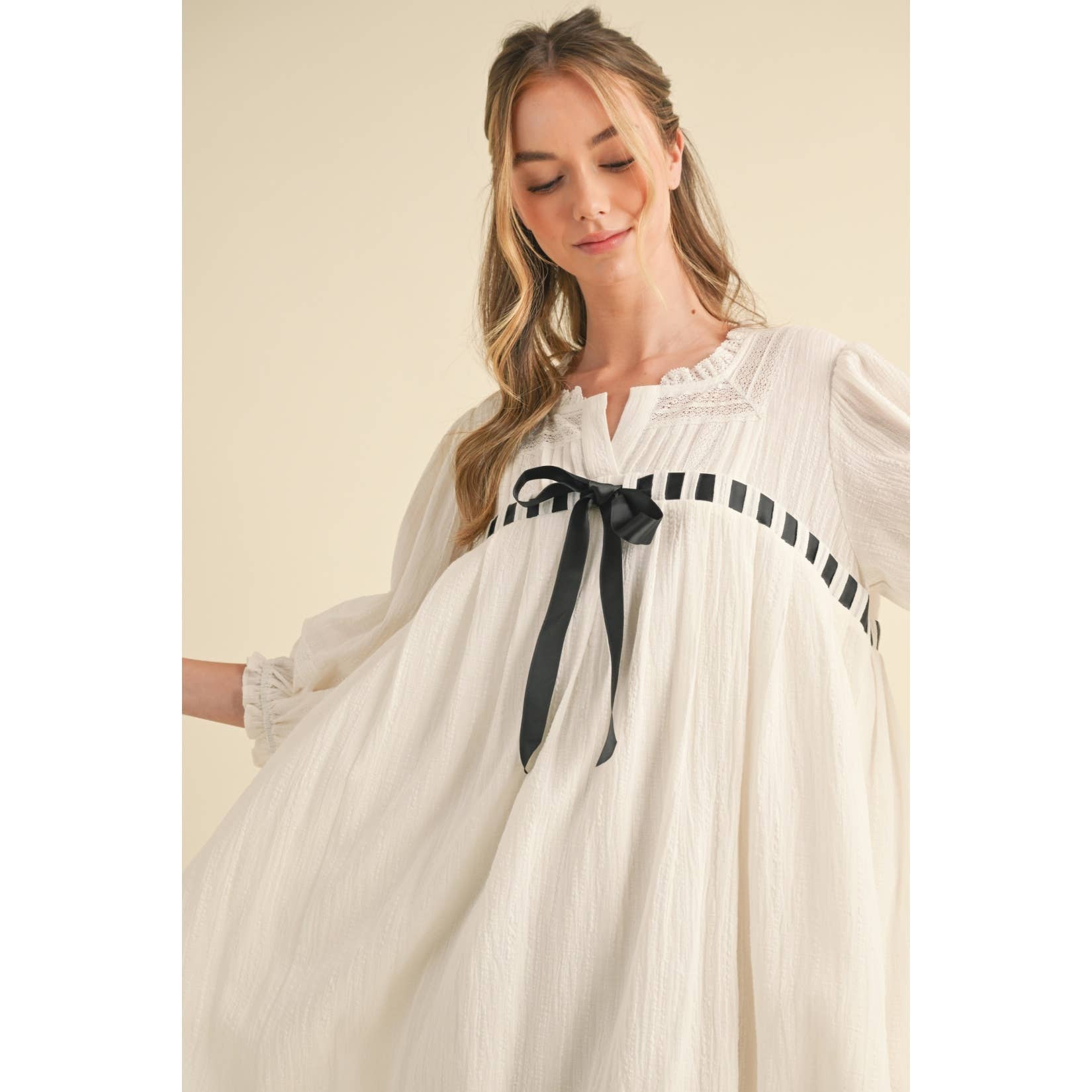 Camellia - Vente Robe – femme - ROBE À MANCHES MI-LONGUES AVEC ENCOLURE CARRÉE ET DÉTAILS EN DENTELLE2