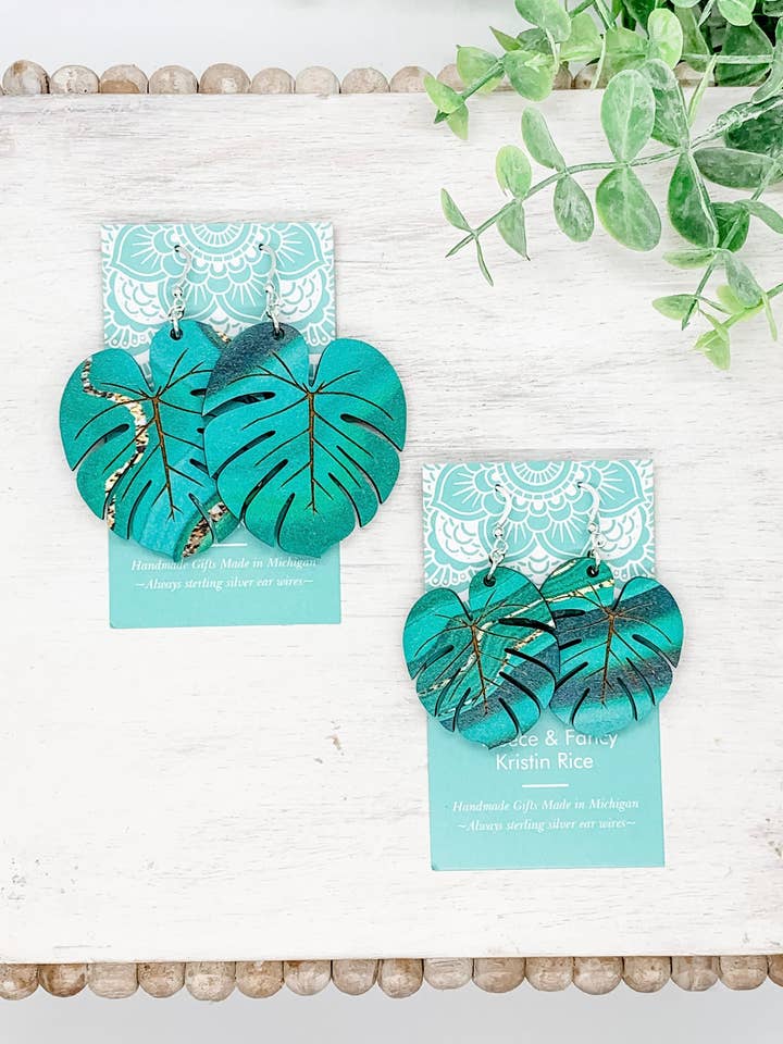 Pendientes Madera Monstera Laser Cut para venta al por mayor de Fleece & Fancy