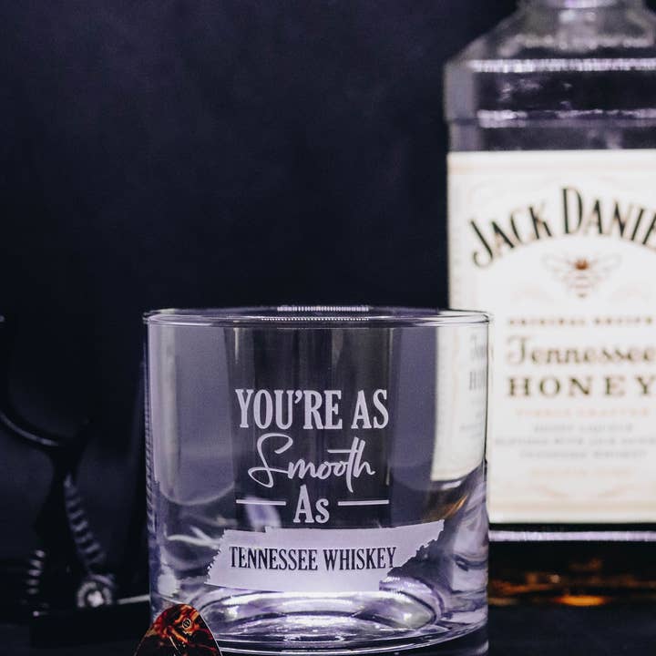 A to Z Imaging and Design - Venta al por mayor Copas de cóctel/licor - Eres tan suave como un vaso de whisky de Tennessee.1