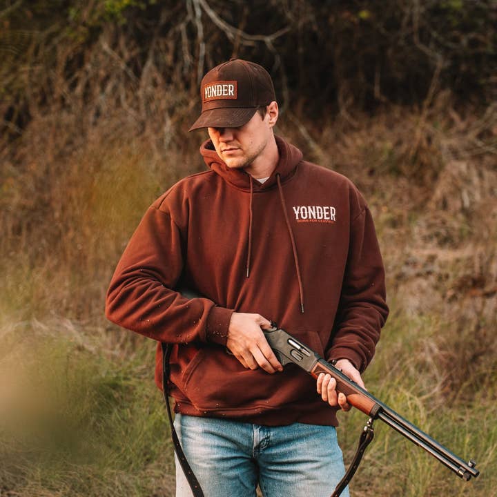 Le sweat à capuche "Everywhere" pour la vente par Out Yonder