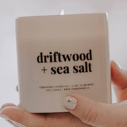 Drivved + Havssalt Sojaljus | Keramikburk + Låda | 11 oz för wholesale av Terradomi Candle Co.