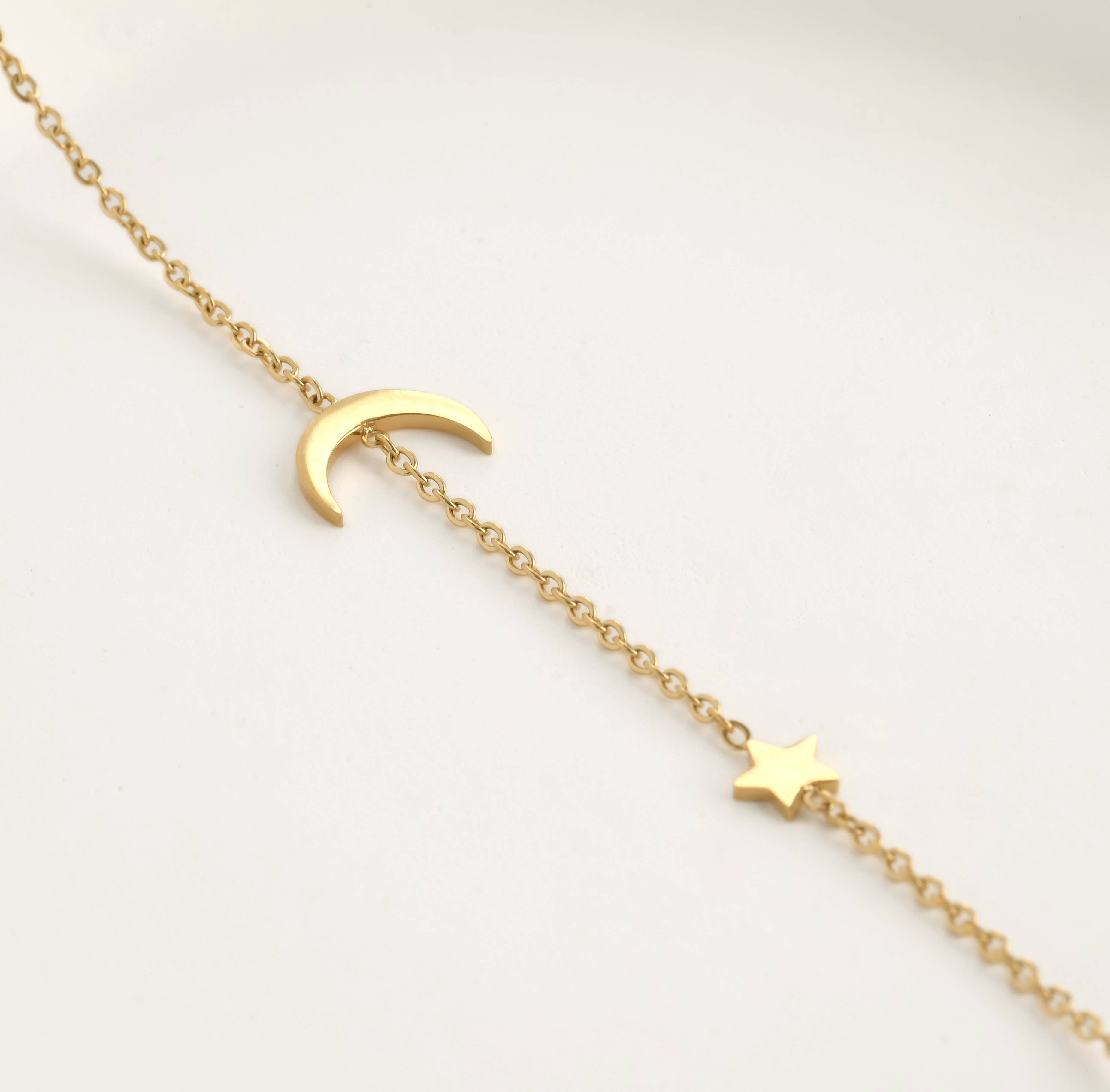 Blueyejewelry – Engroshandel Armbånd med vedhæng – Månestjerne armbånd - 18K guld PVD belagt stjerne armbånd2
