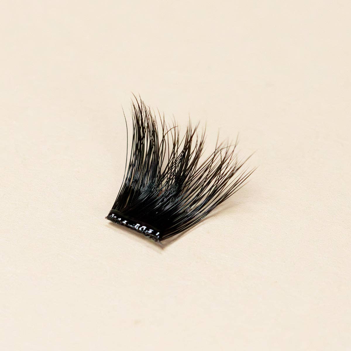 KYRO Beauty - Wholesale False/Fake Eyelashes - Pre-Glued Whispy Extreme - Press-On Lashes1