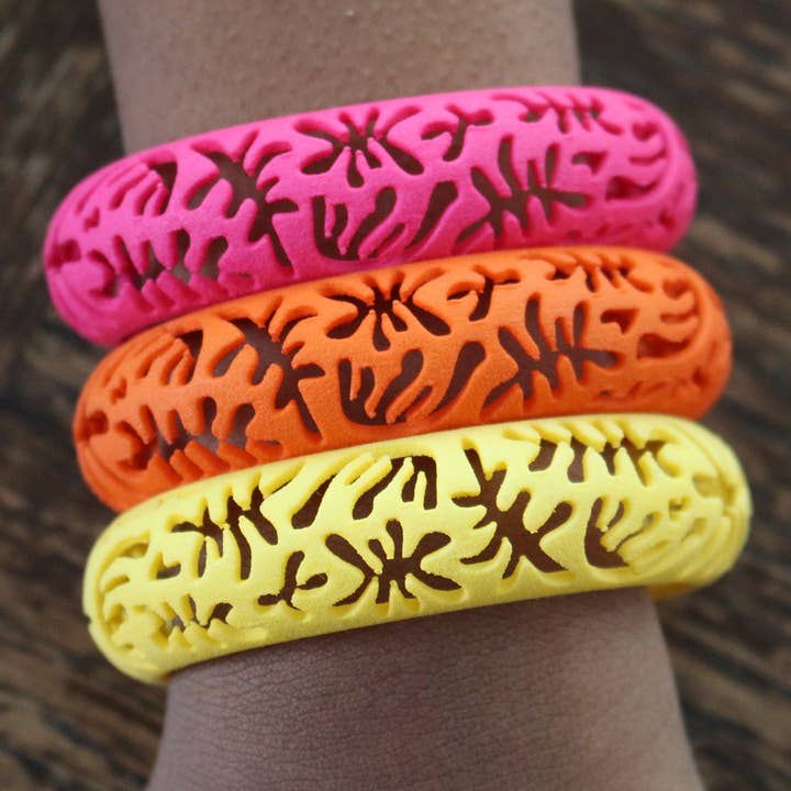 Bracelet manchette Matisse.CUTOUT CORAIL JAUNE pour la vente par Ree Gallagher Jewelry