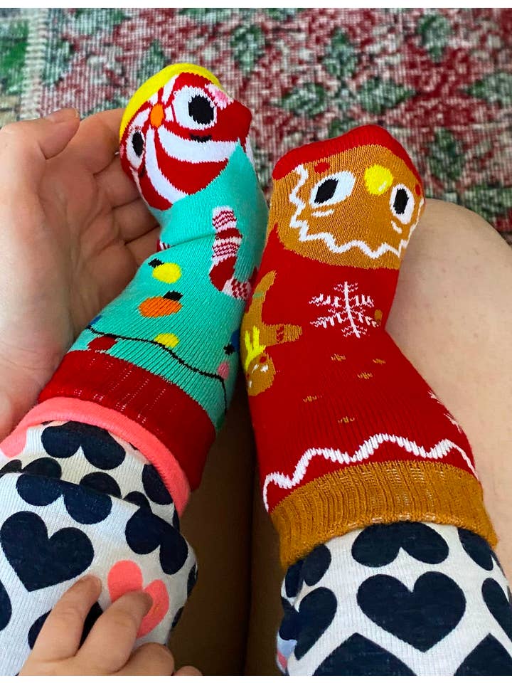 Pals Socks - Venta al por mayor Calcetines - Niños y bebés - Calcetines navideños antideslizantes para bebés con pan de jengibre y bastón de caramelo4