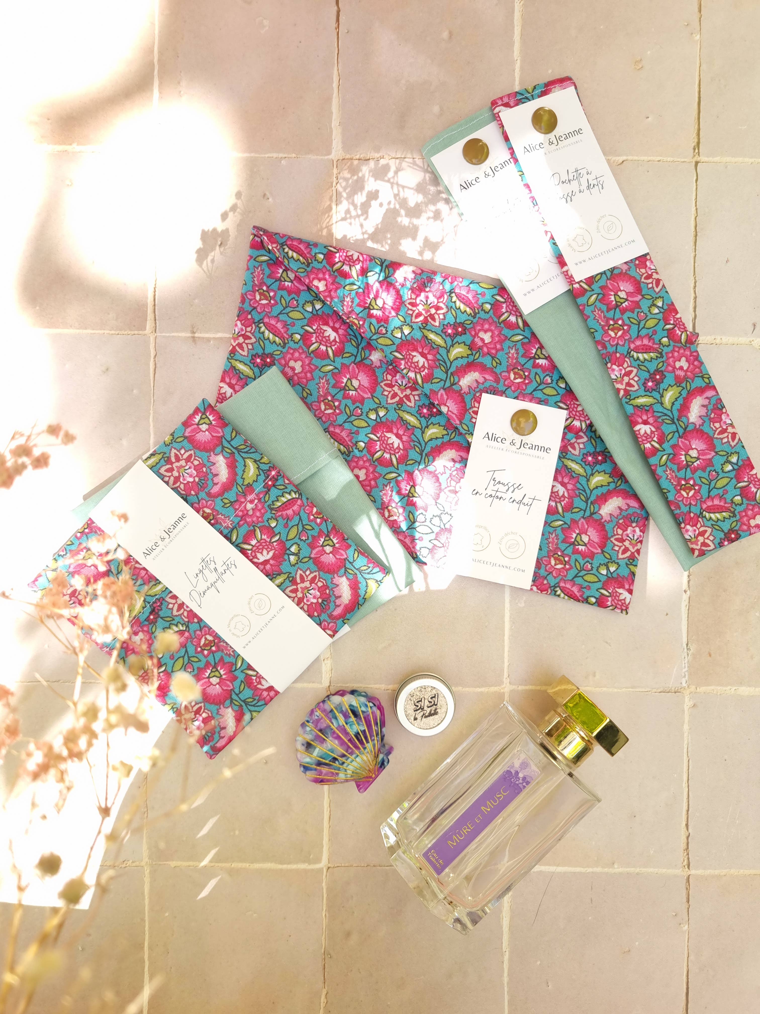 Alice et Jeanne - Wholesale Makeup/Cosmetic Bag - Léa coated cotton makeup bag2