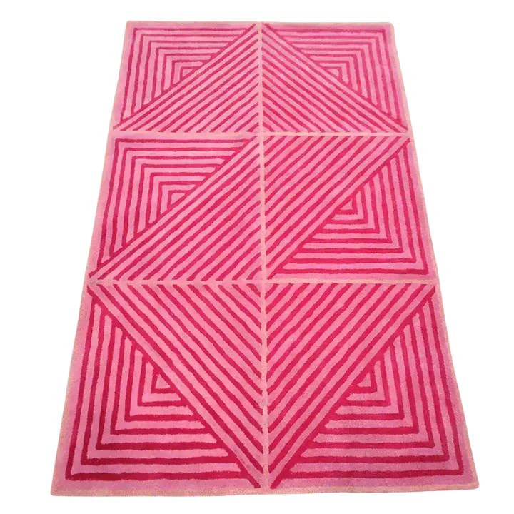 Moderne varmt lyserødt geometrisk håndtuftet uldtæppe for engroshandel hos Maia Homes
