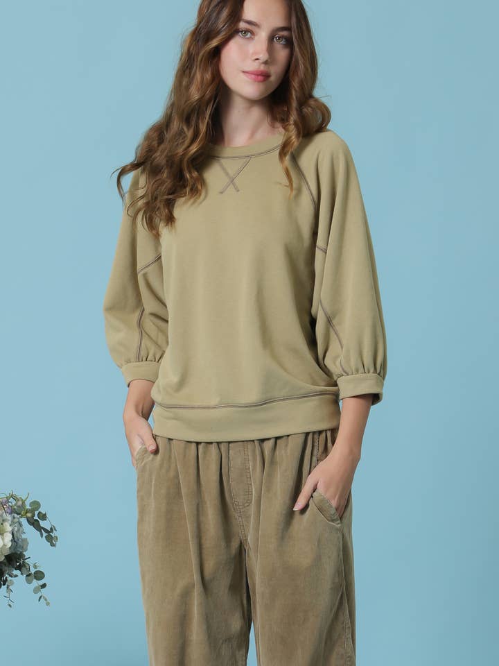 Vasket raglan sweatshirt med kontrastsyning for engroshandel hos Fleur d'Or