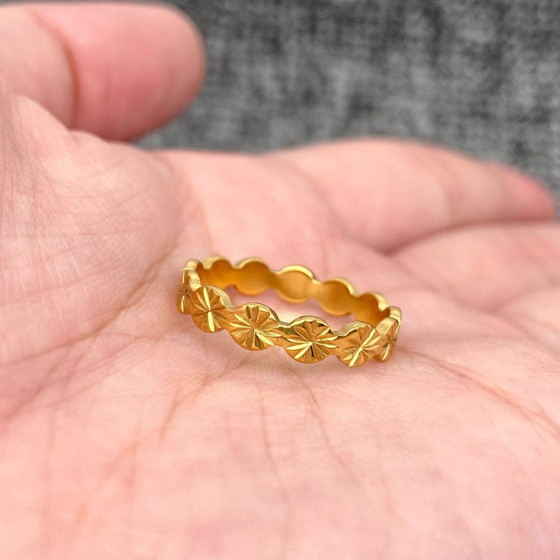 Mio Queena - Wholesale Cocktail/Statement Ring - 4mm 18K Gold Plated Stainless Steel Flower Ring - FGS