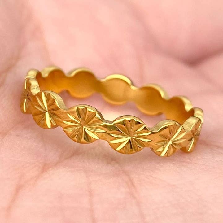 Mio Queena - Wholesale Cocktail/Statement Ring - 4mm 18K Gold Plated Stainless Steel Flower Ring - FGS0