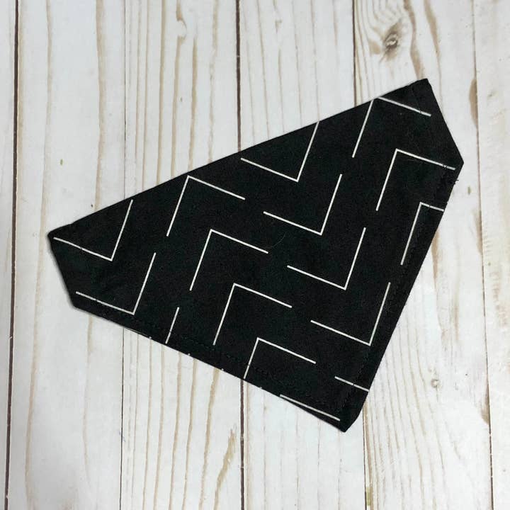 Sort Arrrow Stof Pet Bandana for engroshandel hos MDStickerShop