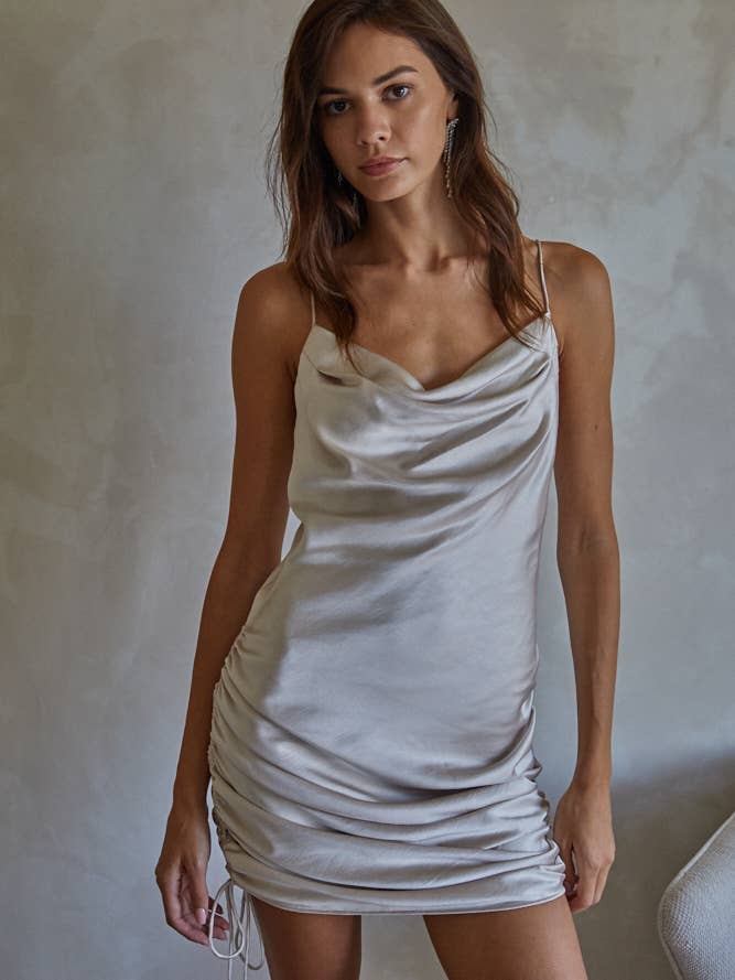 L5847 | Geweven Mini Jurk met Coltrui en Gerimpelde Zijkant voor wholesale door By Together