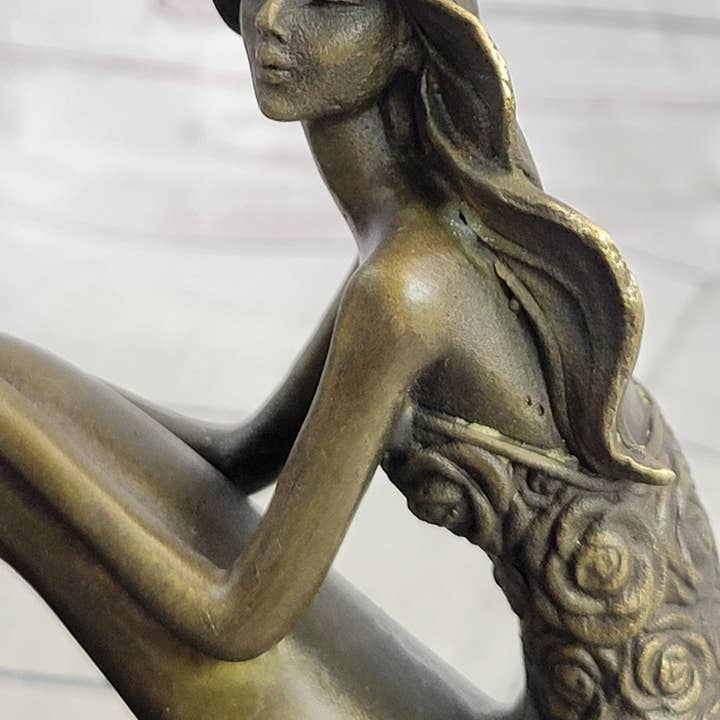 Bronzhaus - Venta al por mayor Escultura - Joven Mujer en Falda Floral Efecto Sirena Estatua de Bronce Escultura Figura sobre Base de Mármol6