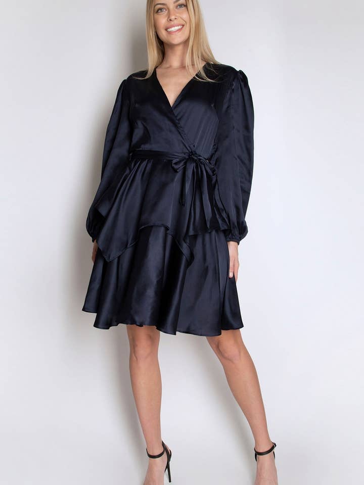 Robe en satin à manches longues avec détails volantés pour la vente par Cutie London