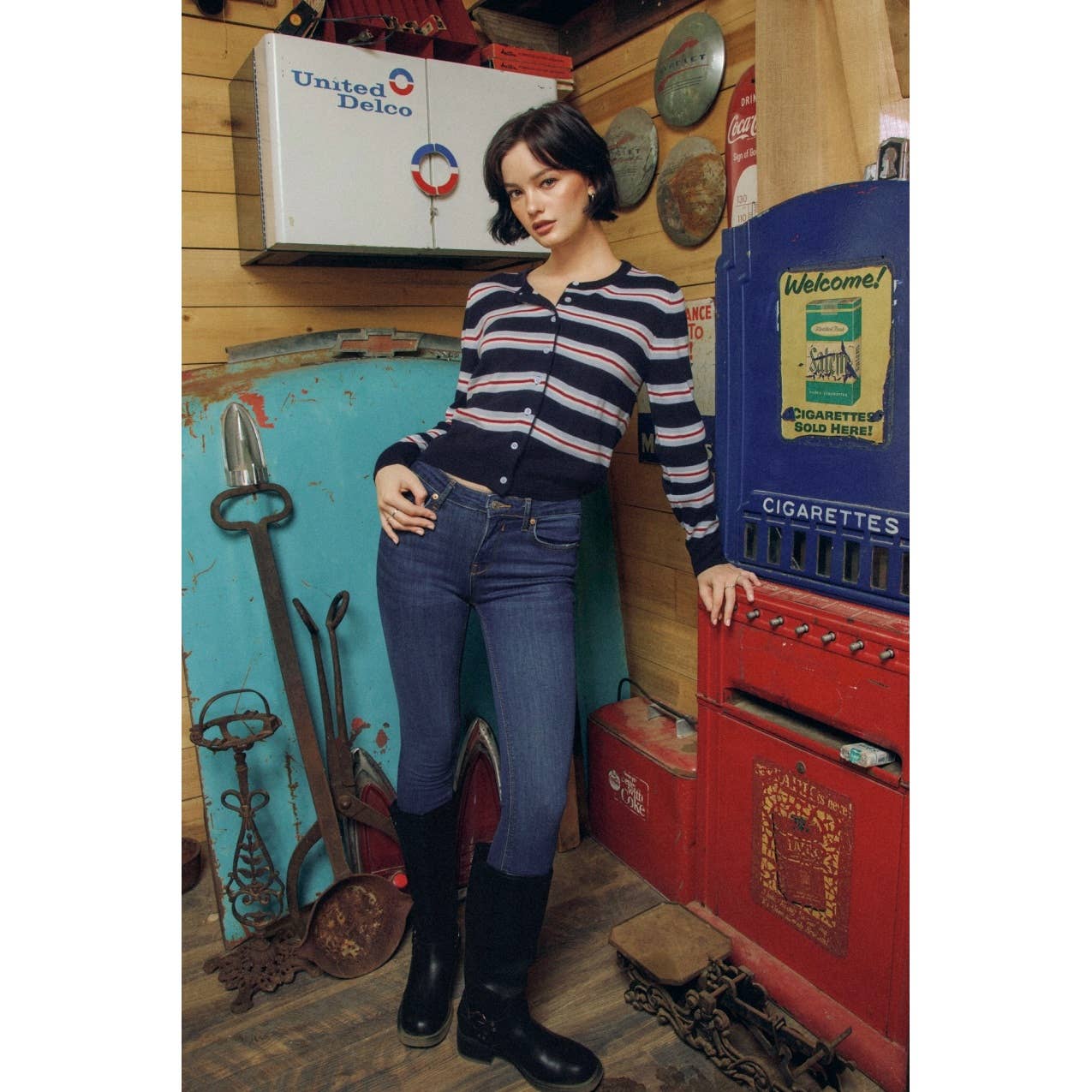 COMBINACIÓN AZUL MARINO/ROJO Cárdigan de rayas con botones Skyline de venta al por mayor en Faire5