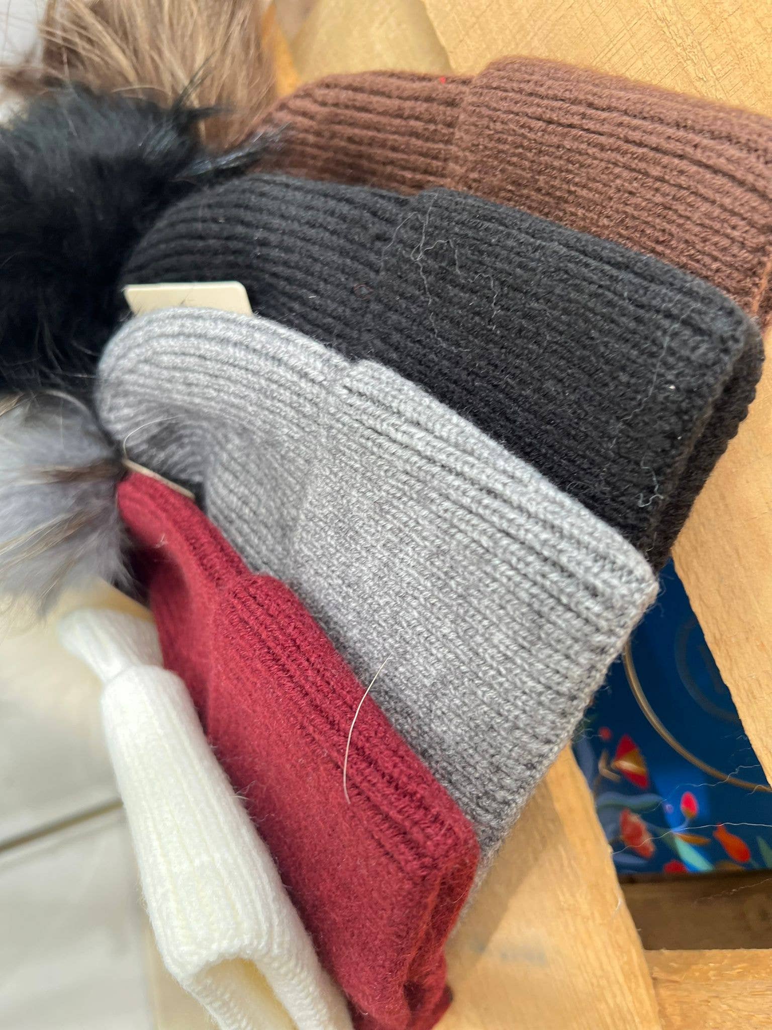 ADORA – Engroshandel Beanie - Dame – Pels pom pom hatte1