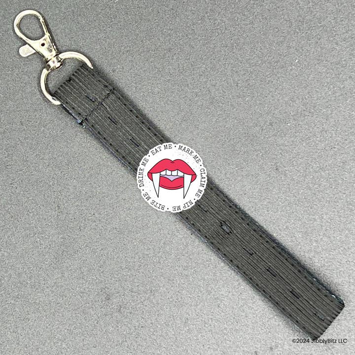 Jibbly - Vente Breloques/médailles personnalisées - Mords-moi, Bois-moi, Mange-moi, Marque-moi, Réclame-moi | Lectures Romantiques