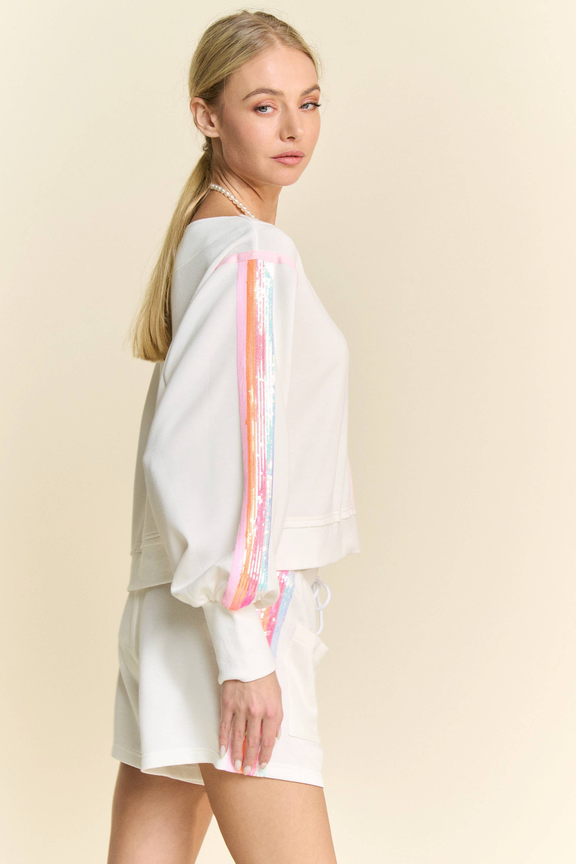 Davi & Dani - Vente Ensemble haut et pantalon (PAS d'intérieur) - Femme - ENSEMBLE HAUT À MANCHES LONGUES À RAYURES PAILLETÉES ET SHORT6