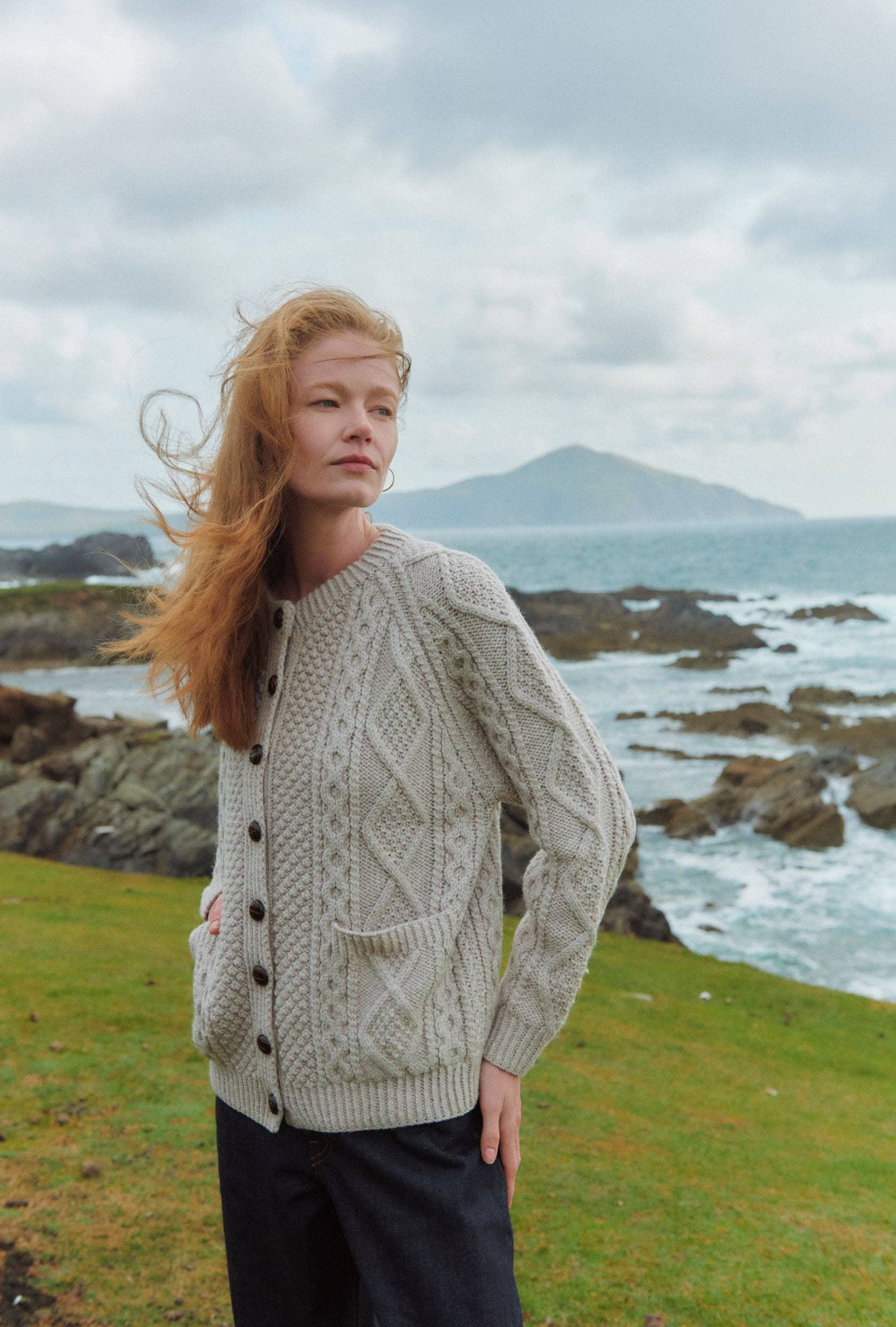 Aran Woollen Mills – Cardigan - Mulher por atacado – Breaffy Ladies Aran Casdigan - Aveia1