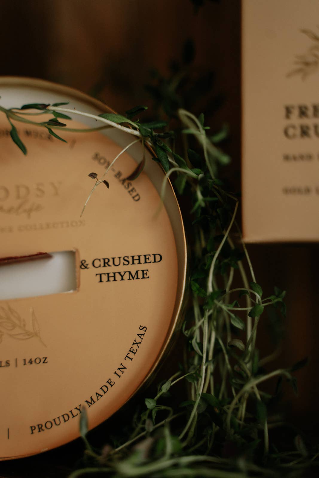 Woodsy Homelife - Vente Bougie en bocal - Bougie de soja pur 14 oz au citron frais et au thym concassé en laiton massif2